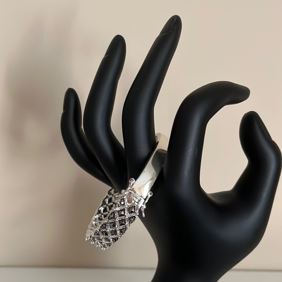 Bangle bracelet - Picture 3 of 7